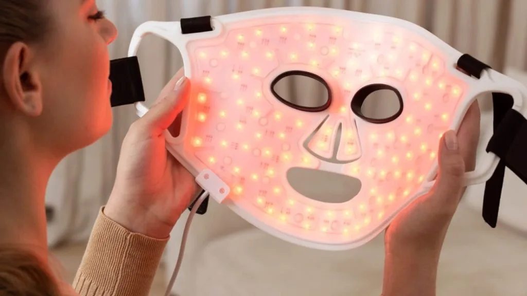 Masque LED : rouge, bleue, infrarouge, quelle couleur pour votre peau ?