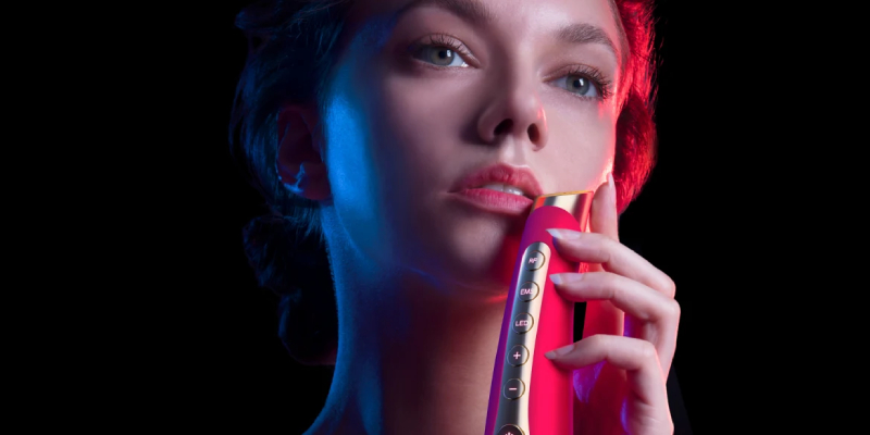 FOREO FAQ™ 102 : avis, technologie et résultats anti-âge